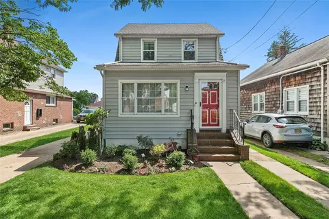 70 Terrace Ave, Floral Park, NY 11001