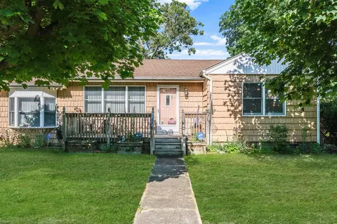 107 Woodland Dr, Mastic Beach, NY 11951