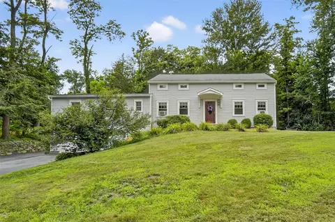 7 Terra Nova Dr, East Fishkill, NY 12533