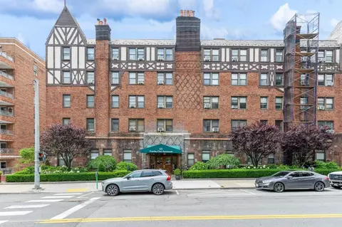 68 E Hartsdale Ave #6M, Greenburgh, NY 10530