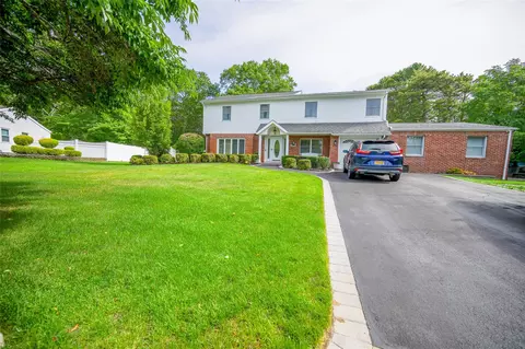 49 Nottingham Dr, Middle Island, NY 11953