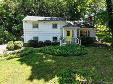 14 Cherie Ln, New Windsor, NY 12553