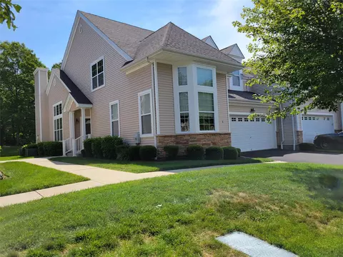 4 Toni Ct, Center Moriches, NY 11934
