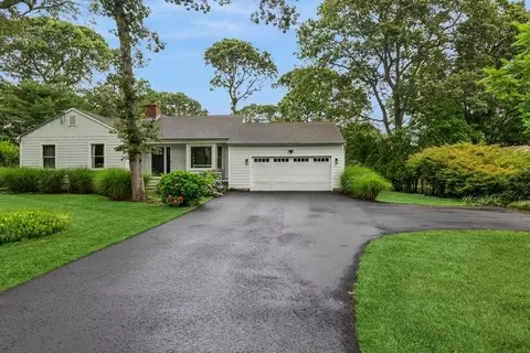 11065 Old Sound Ave, Mattituck, NY 11952