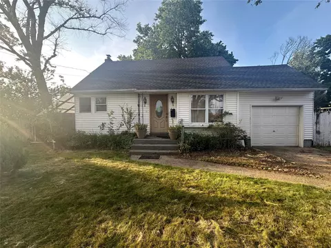 53 33rd, Copiague, NY 11726