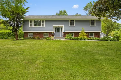 2 Linda Dr, Newburgh, NY 12550
