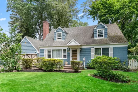 808 4th St, East Northport, NY 11731