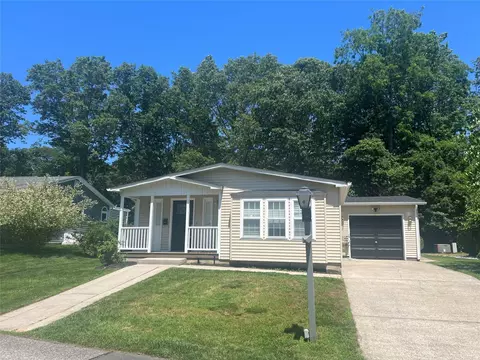 1407 Unit 4 Middle Rd #4, Riverhead, NY 11901