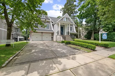 1029 New Mcneil Ave, Lawrence, NY 11559