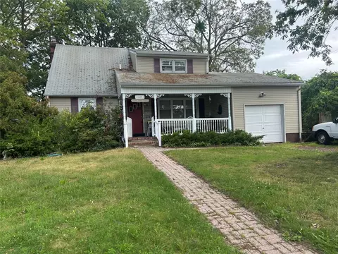 1569 11th St, West Babylon, NY 11704
