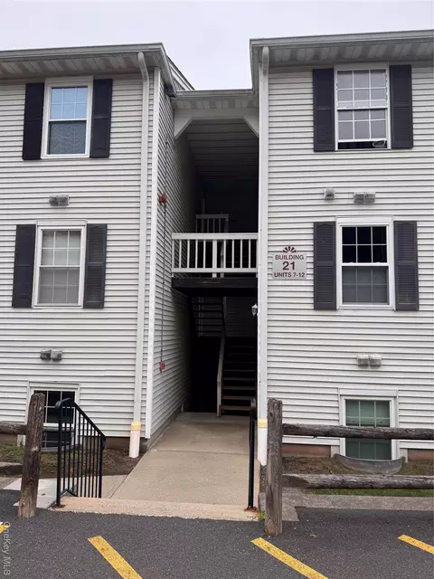 21 Lexington Hl #8, Monroe, NY 10926