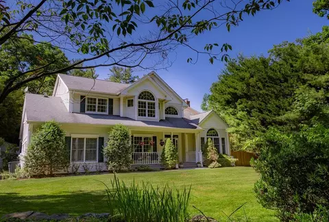 1251 A North Country Rd, Stony Brook, NY 11790
