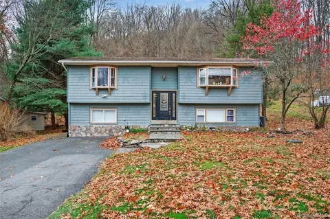 39 Peddler Hill Rd, Monroe, NY 10950