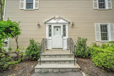 392 Carrollwood Dr, Greenburgh, NY 10591
