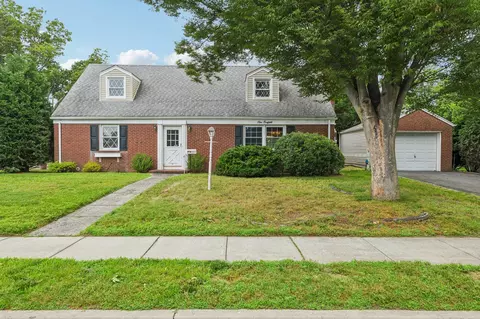 2 Garfield St, Garden City, NY 11530