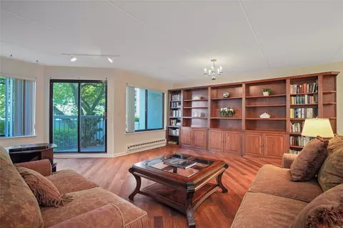200 High Point Dr #110, Greenburgh, NY 10530