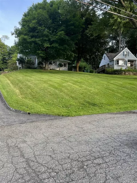 11 Crescent Dr, Cortlandt, NY 10567