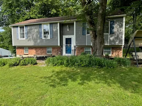 9 Macintosh Ln, Wappinger, NY 12590