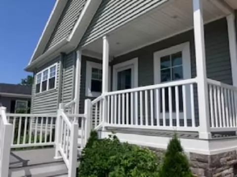 1661 Old Country Rd #586, Riverhead, NY 11901