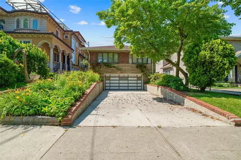 15426 Powells Cove Blvd, New York, NY 11357