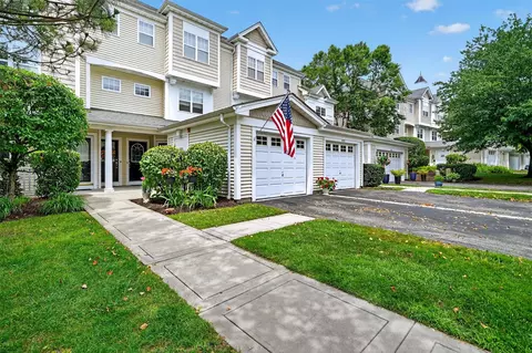 412 Viewpoint Ter, Peekskill, NY 10566