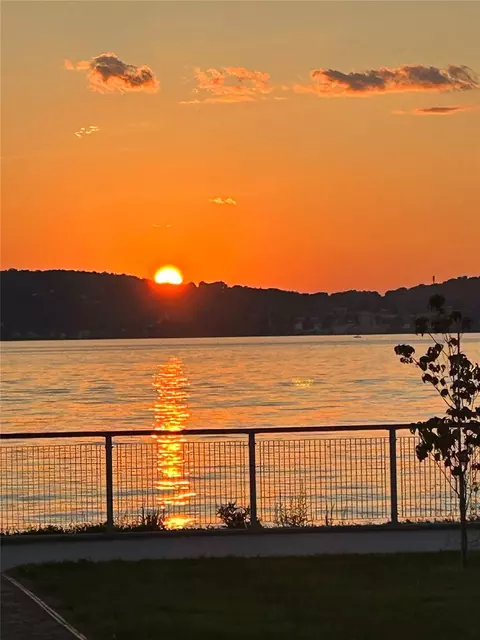 18 Rivers Edge Dr #102, Greenburgh, NY 10591