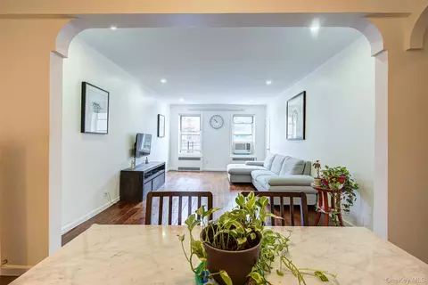 111-39 76th Rd #E2, New York, NY 11375