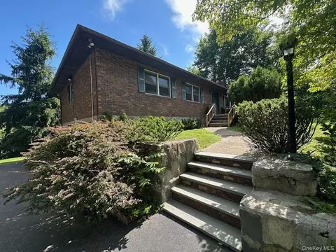 18 Ridgefield Ln, Newburgh, NY 12550