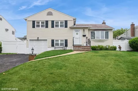 3963 Daleview Ave, Seaford, NY 11783