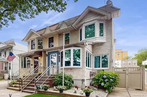 77-52 76th St, New York, NY 11385