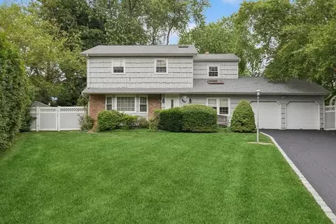 9 Scholar Ct, East Northport, NY 11731