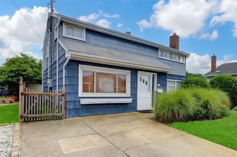 25 Pinehurst St, Lido Beach, NY 11561