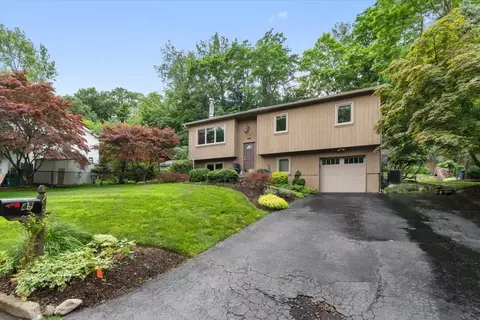 48 Gleason Dr, Thiells, NY 10984