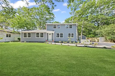 70 Robinson Ave, Medford, NY 11763