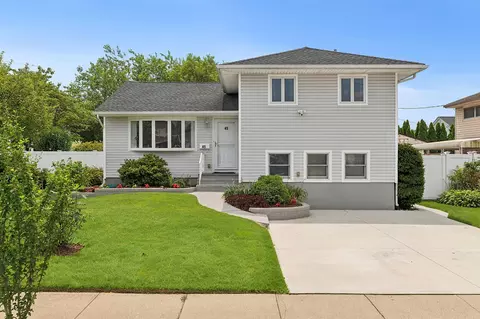 45 Elmtree Ln, Jericho, NY 11753
