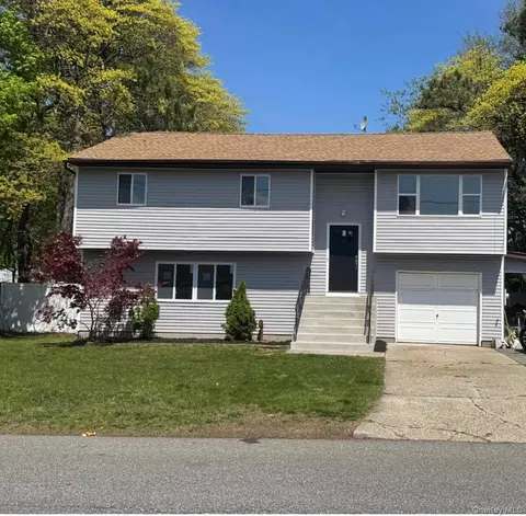 39 Magaw Pl, West Babylon, NY 11704