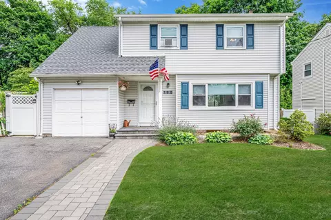 195 E 23rd St, Huntington Station, NY 11746