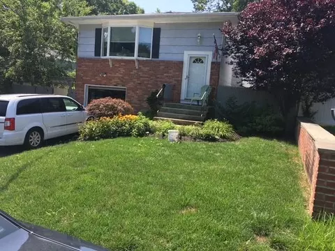 10 Talman Pl, Dix Hills, NY 11746