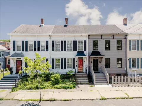 24 8th St, Hudson, NY 12534