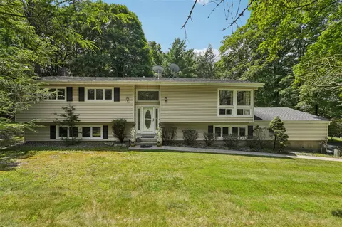 11 Lancaster Ln, Ramapo, NY 10952