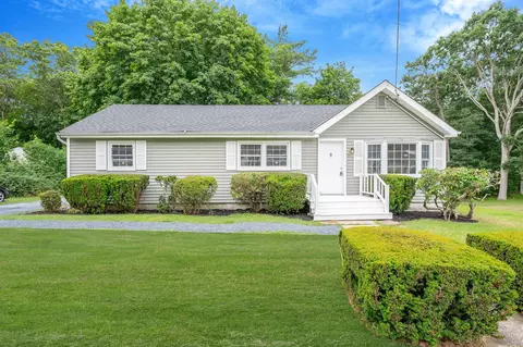 34 Woodville Rd, Middle Island, NY 11953