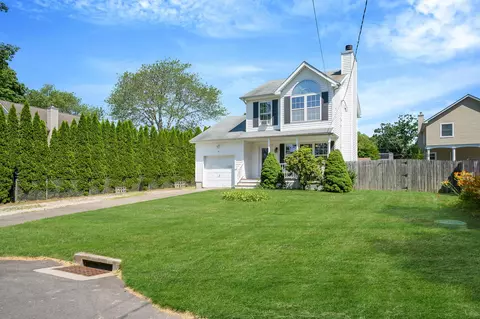 9 Ocean Ave, Mastic, NY 11950