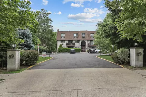 89 N Broadway #220, White Plains, NY 10603