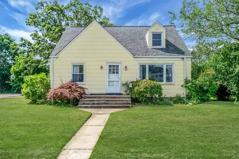 4 Jones St N, Patchogue, NY 11772
