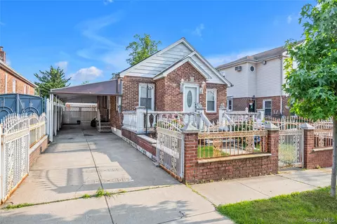 17446 Gladwin Ave, New York, NY 11365