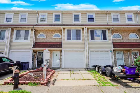 21 Carol Pl, Staten Island, NY 10303
