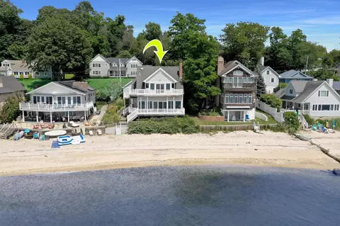 27 Argyle Dr, Northport, NY 11768