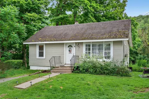 8 First St, Deerpark, NY 12729