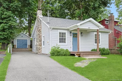 520 Shore Dr, New Windsor, NY 12553