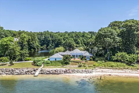 5 Turtle Ln, Huntington, NY 11743